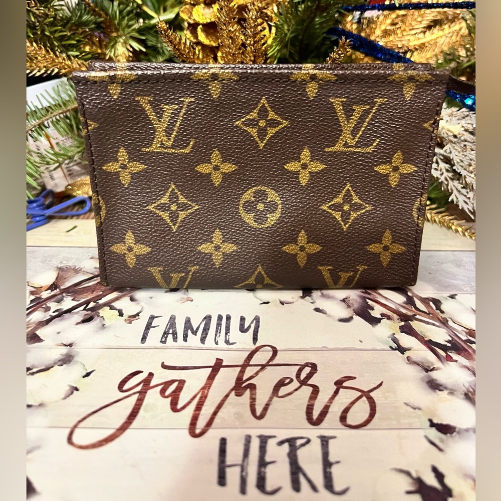 Louis Vuitton Toiletry pouch 15